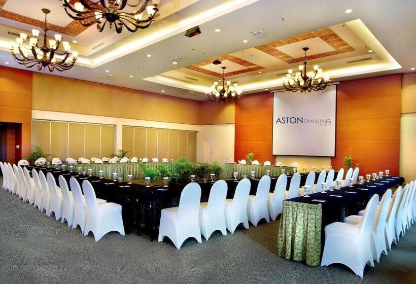 هتل Aston Tanjung City