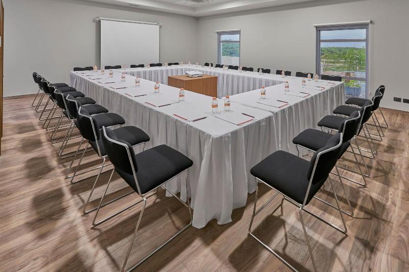 هتل City Express Suites By Marriott Silao Aeropuerto