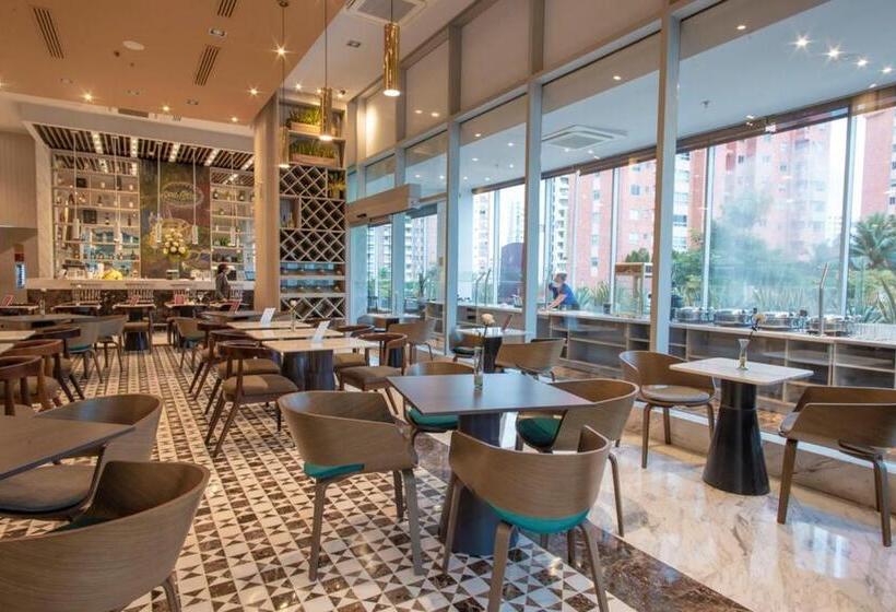 هتل Crowne Plaza Barranquilla, An Ihg