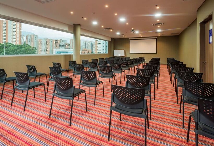 هتل Hampton By Hilton Medellin