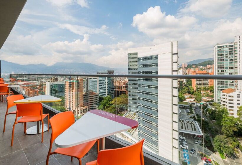 هتل Hampton By Hilton Medellin