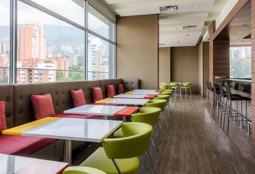هتل Hampton By Hilton Medellin
