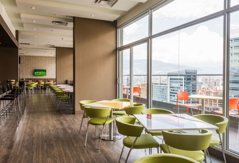 هتل Hampton By Hilton Medellin