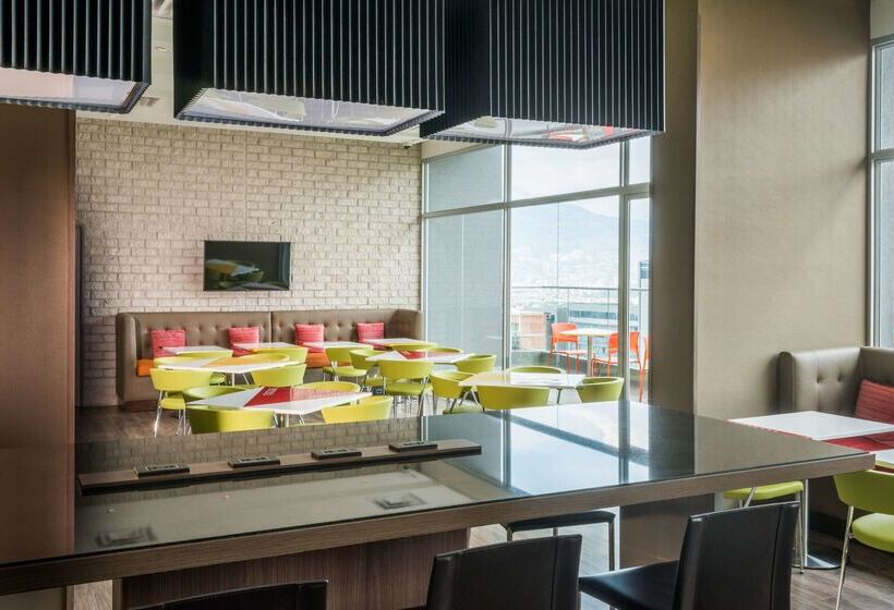 هتل Hampton By Hilton Medellin