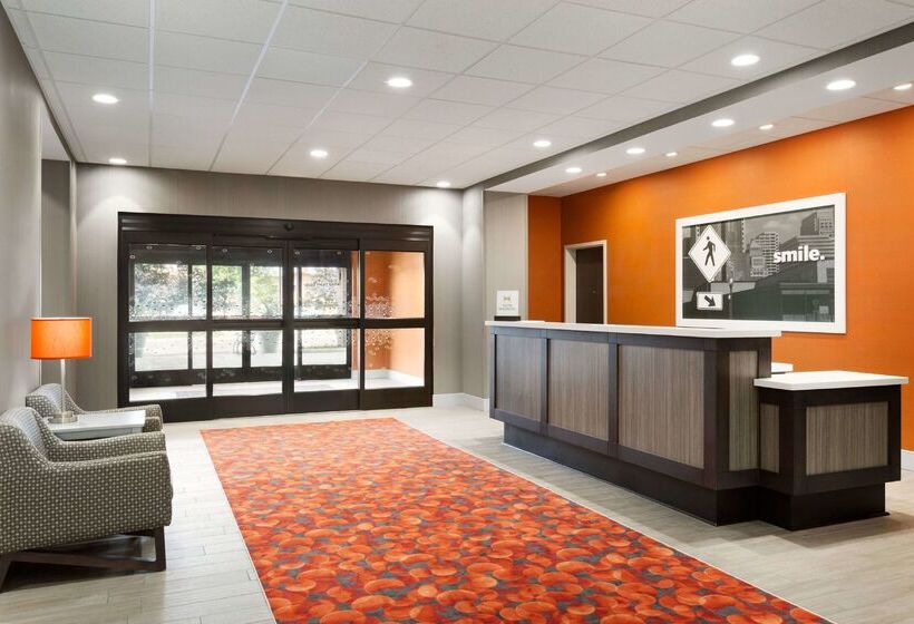هتل Hampton Inn North Olmsted Cleveland Airport