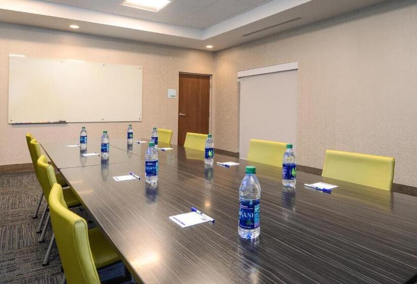 فندق Holiday Inn Express & Suites   St. Petersburg   Madeira Beach, An Ihg