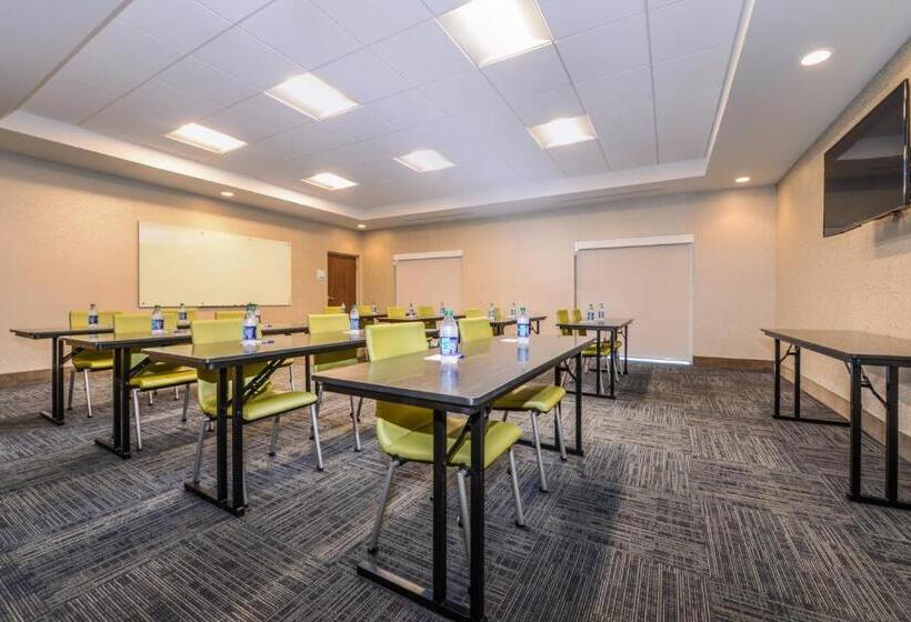 فندق Holiday Inn Express & Suites   St. Petersburg   Madeira Beach, An Ihg