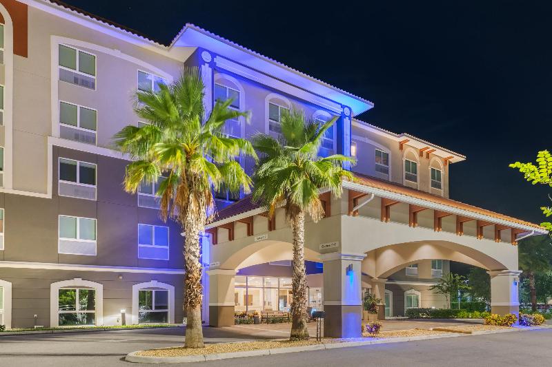 فندق Holiday Inn Express & Suites   St. Petersburg   Madeira Beach, An Ihg