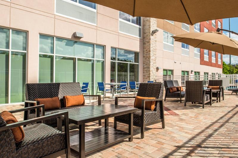 Отель Holiday Inn Express & Suites   Tampa North   Wesley Chapel, An Ihg