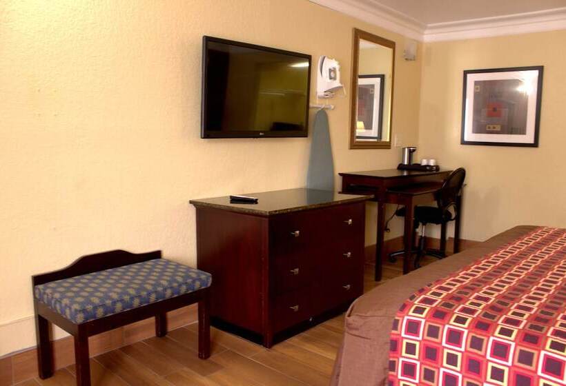 فندق Polynesian Inn