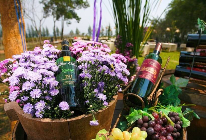 استراحتگاه Village Farm & Winery