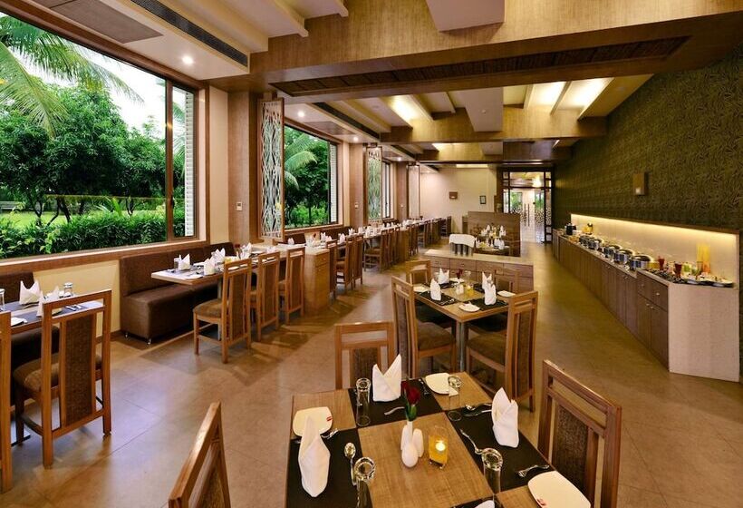 فندق Sarovar Portico Sasangir