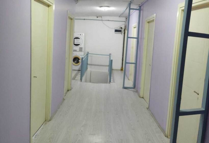 اقامتگاه Golden Halich Hostel