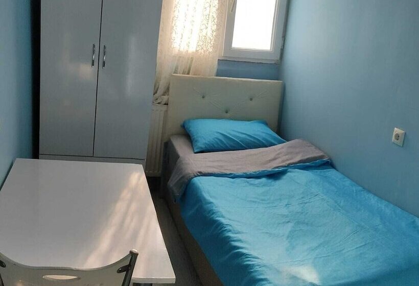 اقامتگاه Golden Halich Hostel