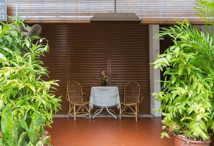 Cocoa Mews Cafe & Homestay   Hostel