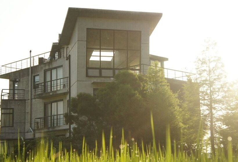 تختخواب و صبحانه 35 A Li Bnb