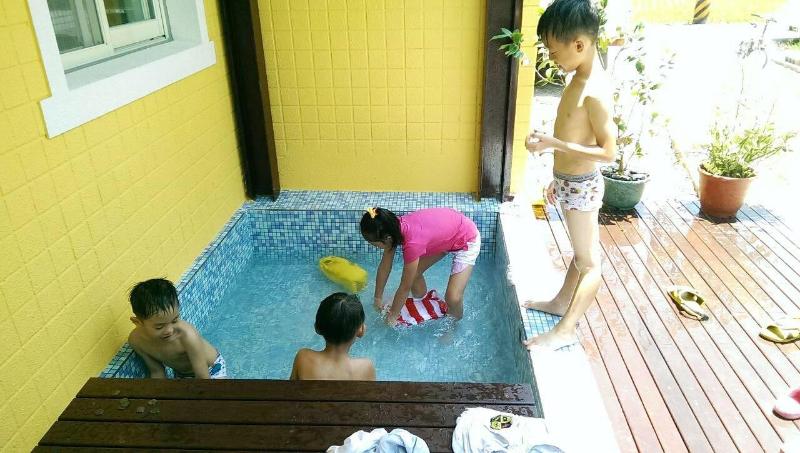 تختخواب و صبحانه Little Sunshine