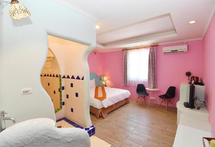 تختخواب و صبحانه Rock House