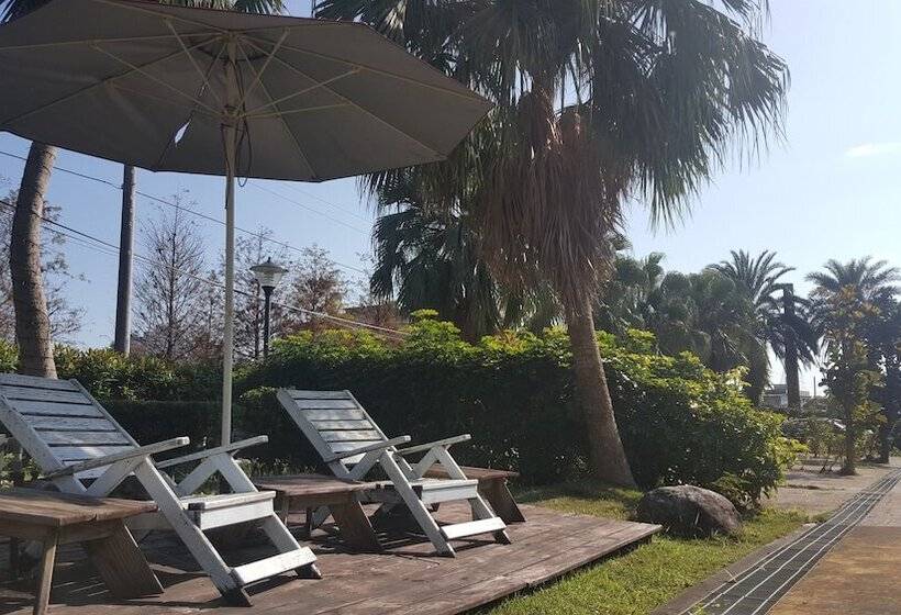 تختخواب و صبحانه The House Of Water