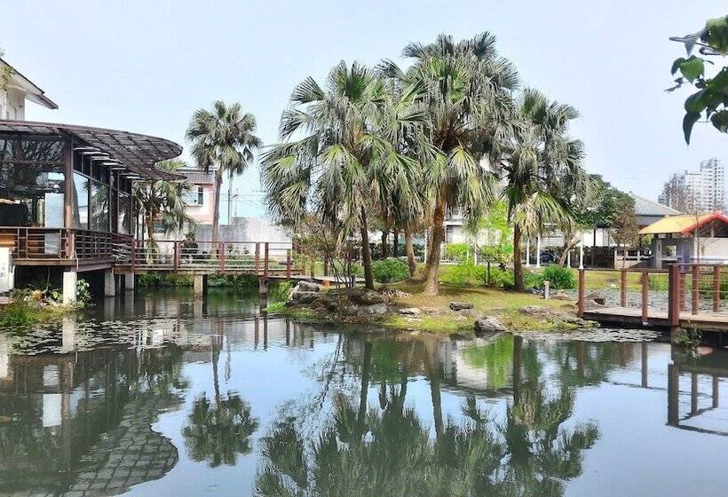 تختخواب و صبحانه The House Of Water