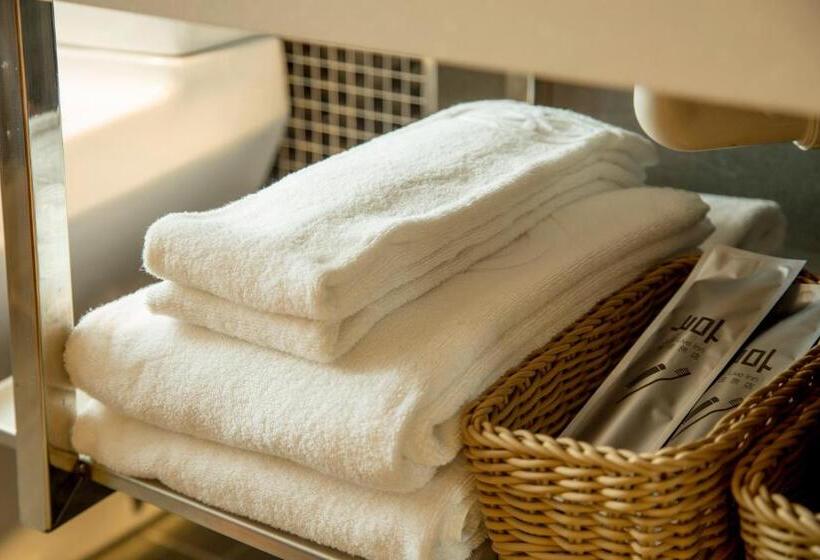 هتل Just Live Inn  Keelung