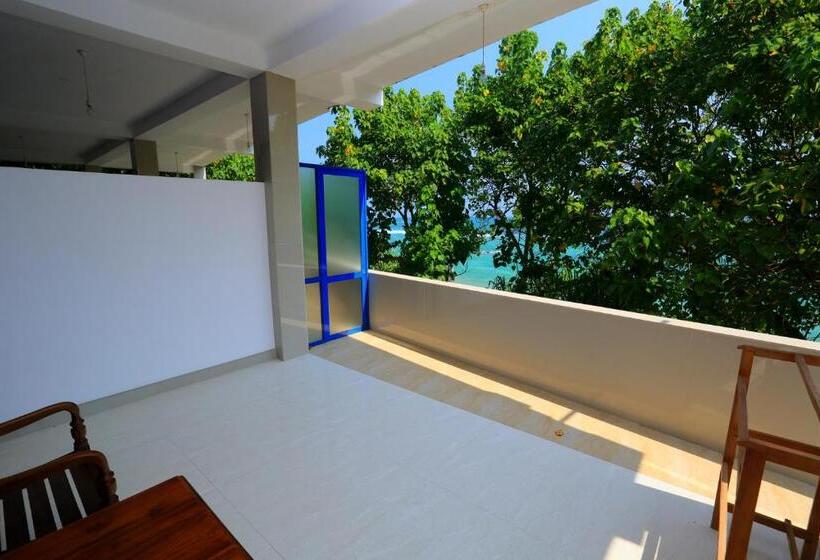 Hotel Paradise Beach Resort & Diving School