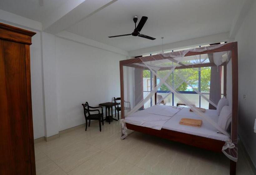 Hotel Paradise Beach Resort & Diving School