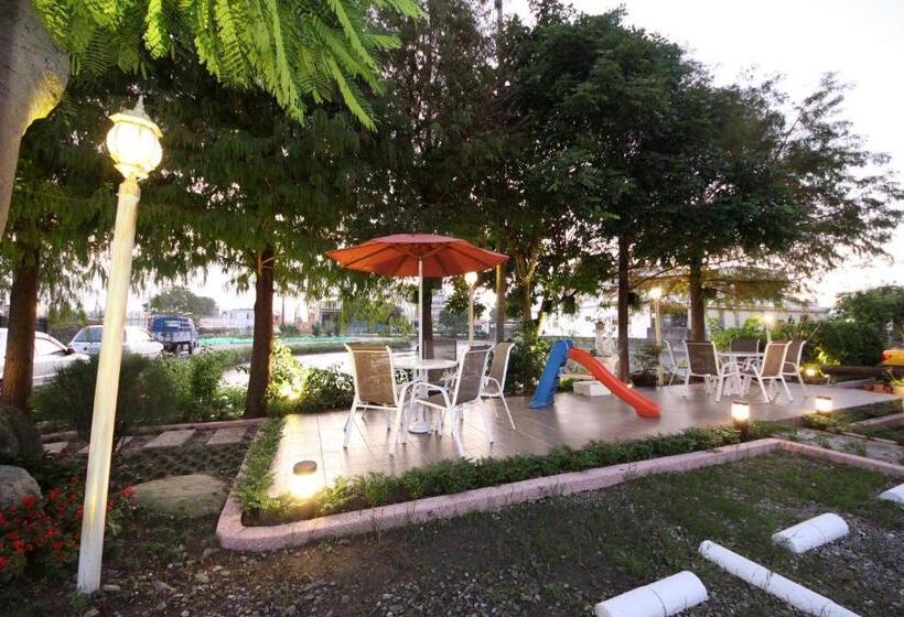 تختخواب و صبحانه Avica Homestay