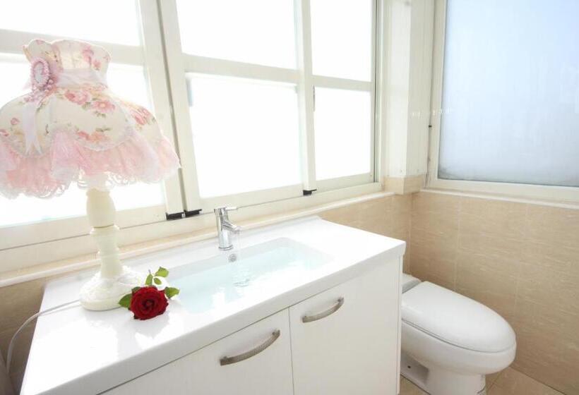 تختخواب و صبحانه Avica Homestay