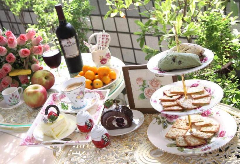 تختخواب و صبحانه Avica Homestay