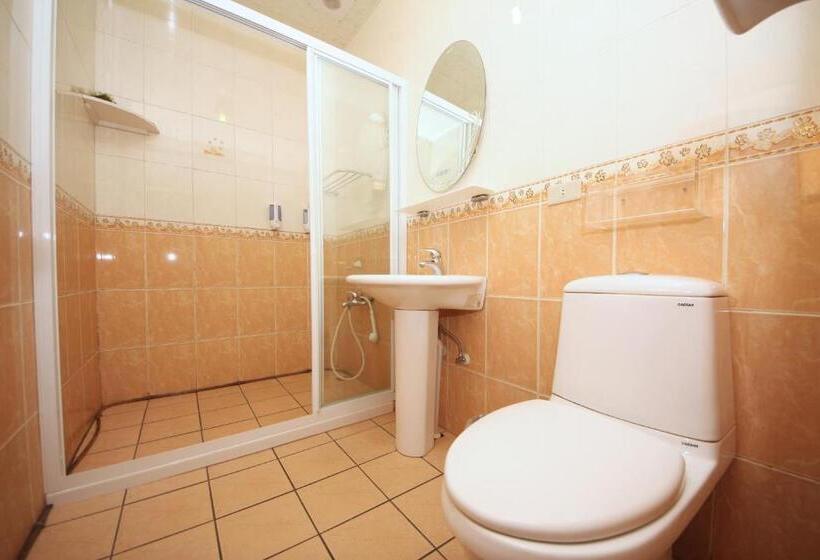 تختخواب و صبحانه Avica Homestay