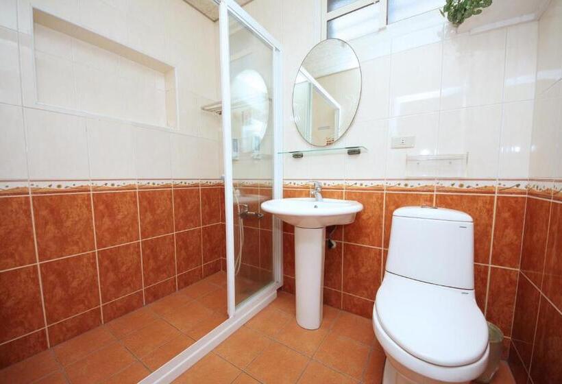 تختخواب و صبحانه Avica Homestay