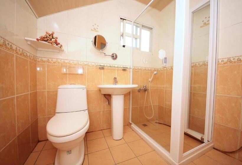 تختخواب و صبحانه Avica Homestay