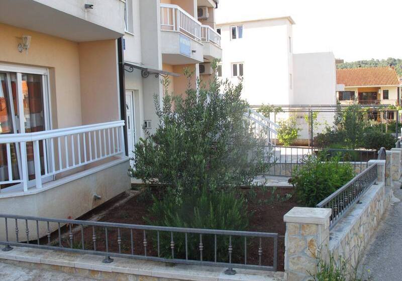 Отель Apartments Mia
