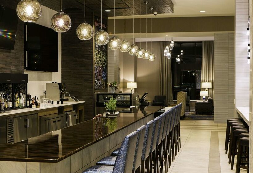 هتل Hilton Garden Inn Minneapolis University Area