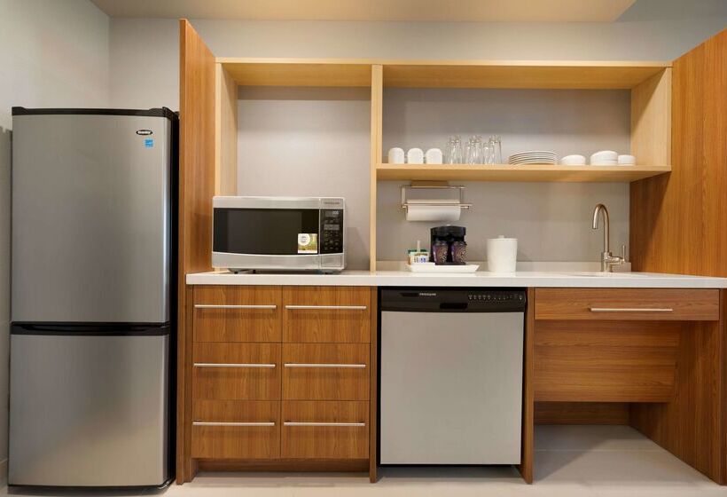 هتل Home2 Suites By Hilton Roanoke, Va