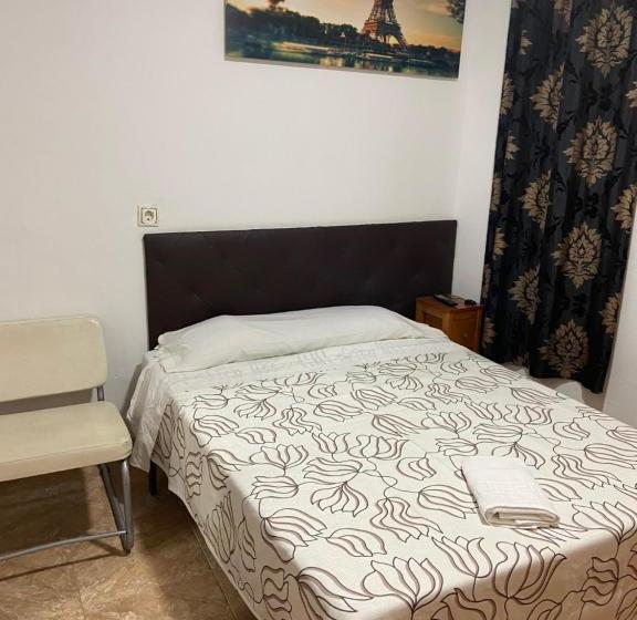 هتل La Ferroviaria  Pensión No Fumadores   Sin Ascensor