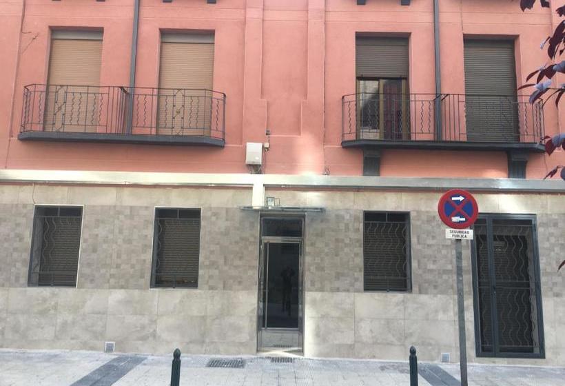 هتل La Ferroviaria  Pensión No Fumadores   Sin Ascensor