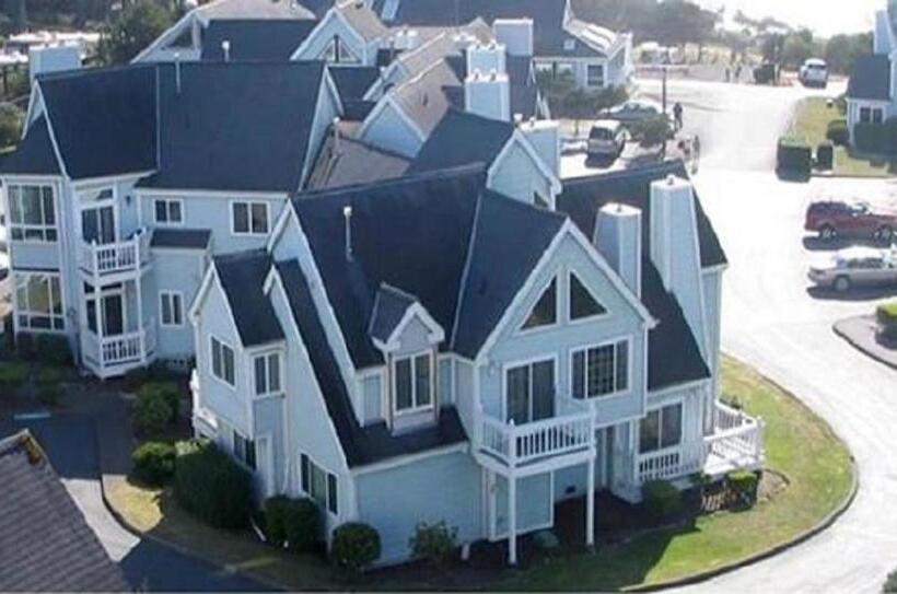 فندق Schooner Landing