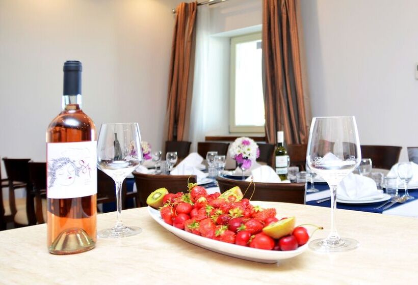 هتل View 4 You Apartments