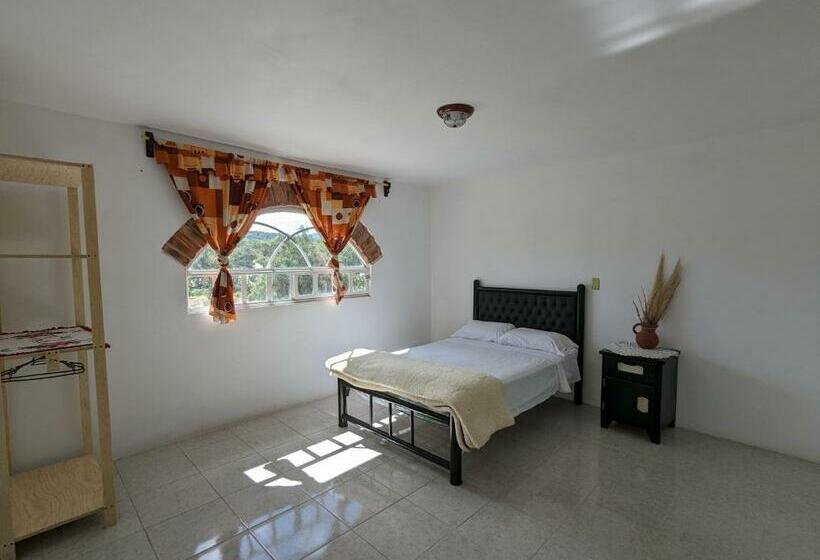 ユースホステル Hostal Aztec