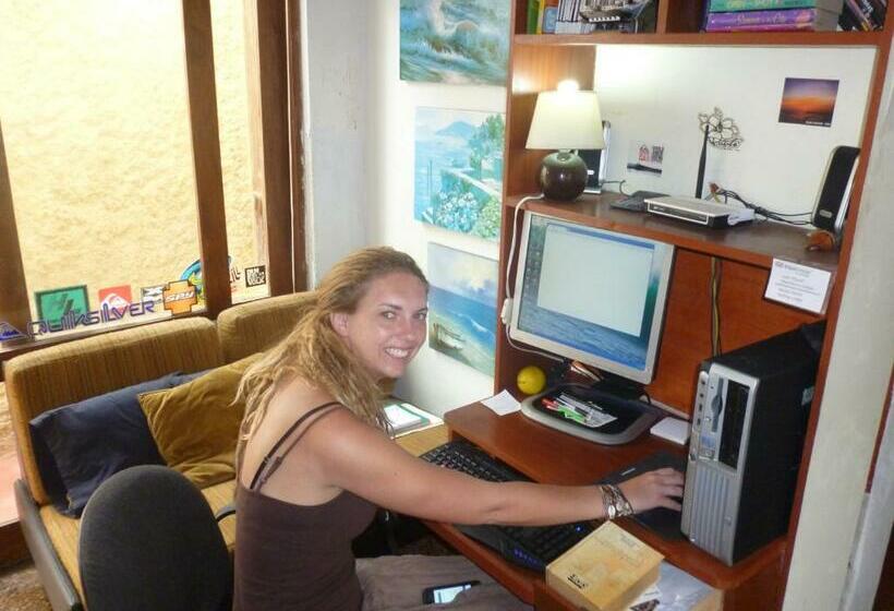 호스텔 Hostal Merlin Punta Hermosa