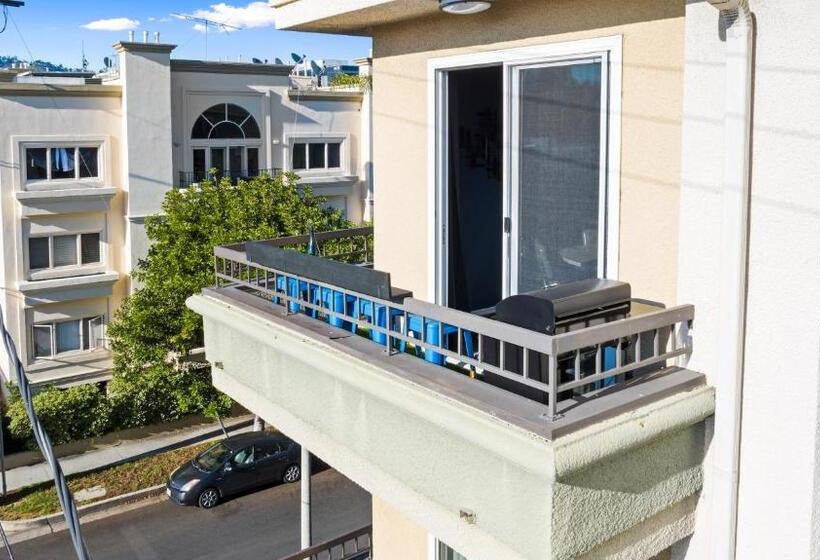 Beverly Hills Penthouse 2 Br Apt With Parking 407