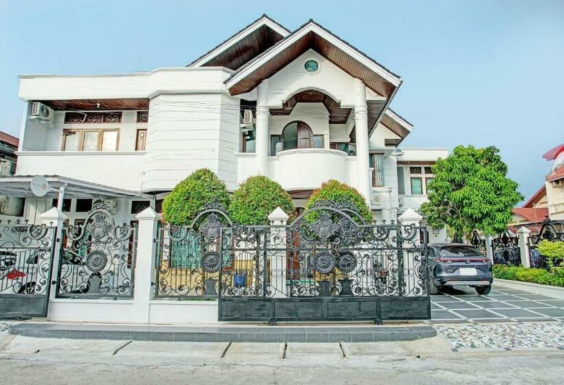 فندق Capital O 92990 Nena Kostel Syariah