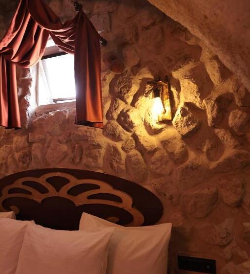 تختخواب و صبحانه Stone Owl Otel & Restaurant