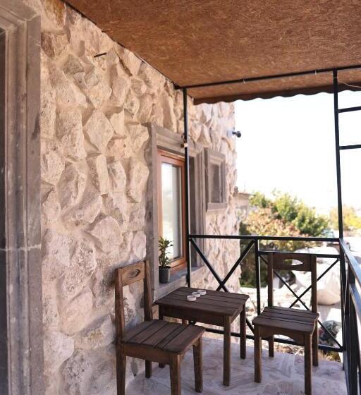 تختخواب و صبحانه Stone Owl Otel & Restaurant