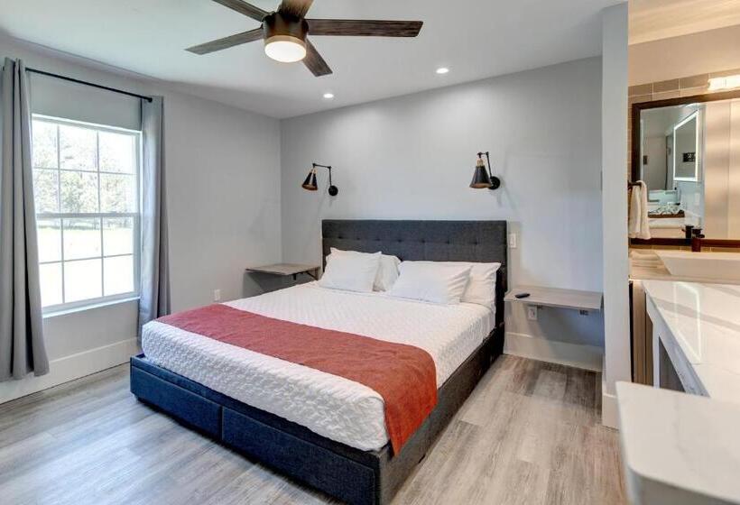 هتل Eagle’s Landing Lodge