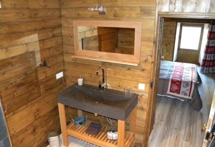 住宿加早餐  Chambres D Hôtes Coeur De Bastié Et Ranch Du Lévézou