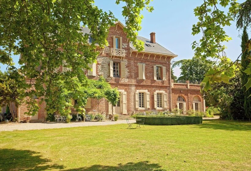 住宿加早餐  Domaine Du Buc, Le Chateau