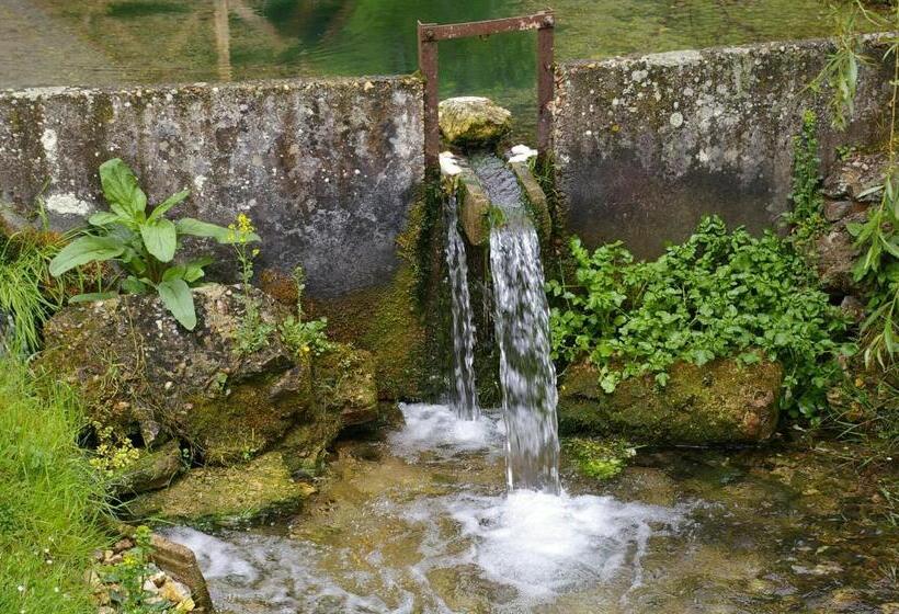 مبيت وإفطار La Source De Bury